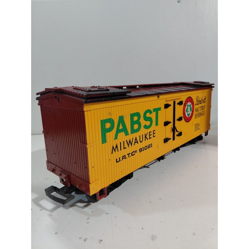 LGB 91021 G Gauge Model Railroad Pabst Milwaukee Malt Beverages Reefer Car